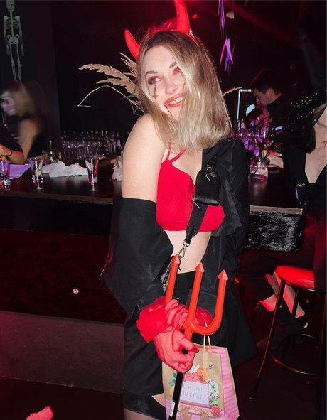 Ahrinyan star hot archive