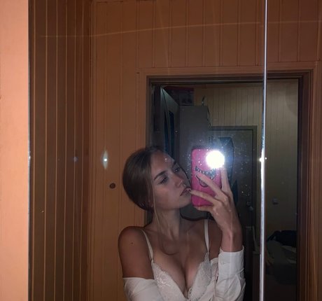 Diana Volynets hd actress img