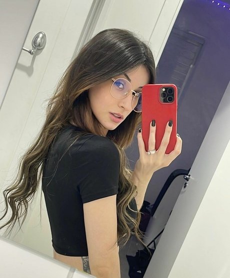 Rafaela Goulart nude model image