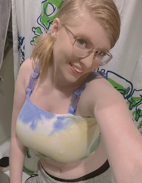 gingergirlie pretty actress pictures