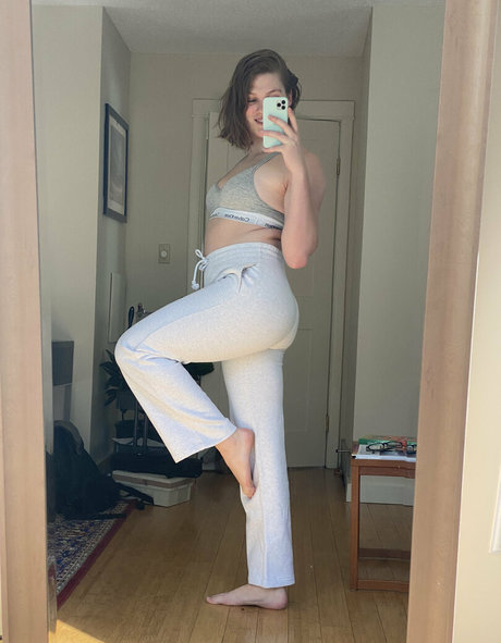 somelittlecrumbs naked model pictures