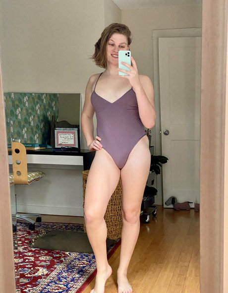 somelittlecrumbs naked star photos