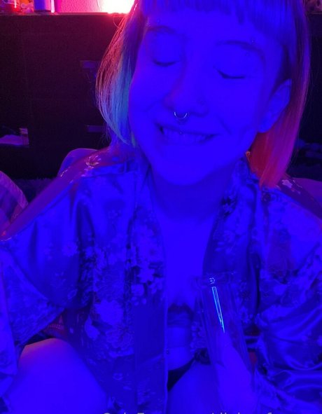 divine femme model nude photos