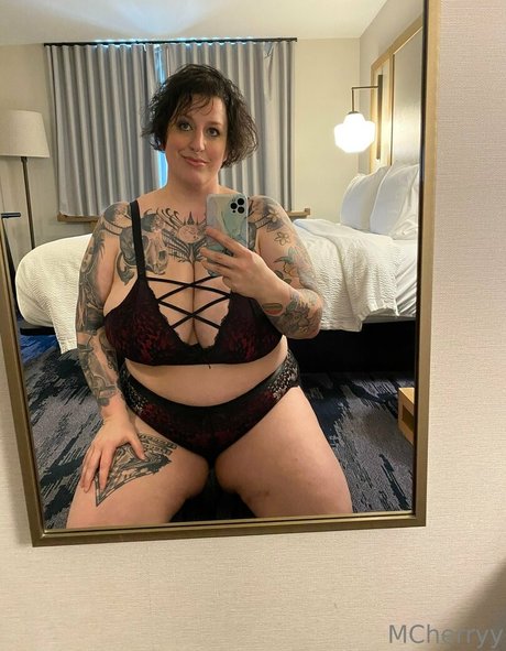 mcherryyy top model picture