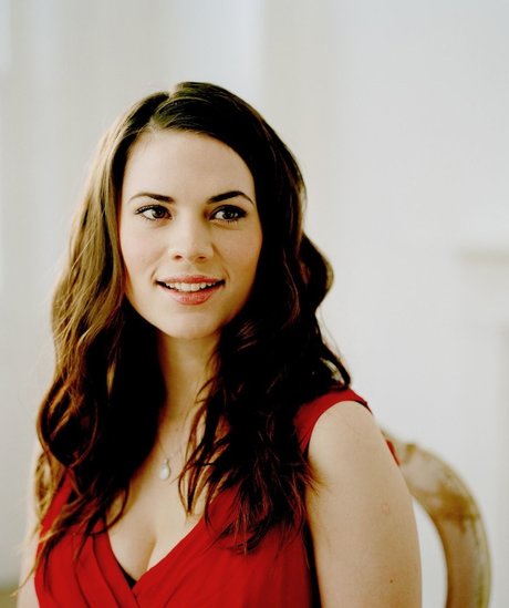Hayley Atwell exclusive actress image