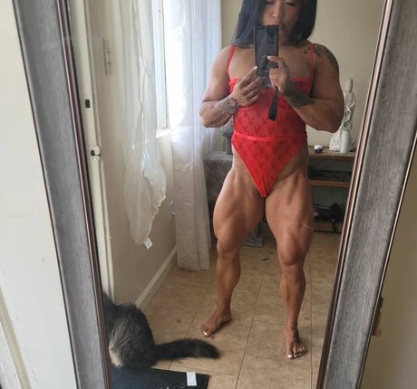 Marilyn Yee Tong erotic model photos