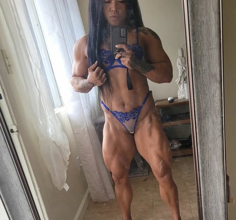 Marilyn Yee Tong nude model galleries