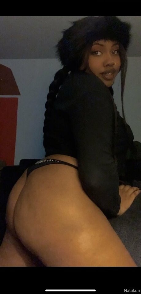 thiccxms sex model picture