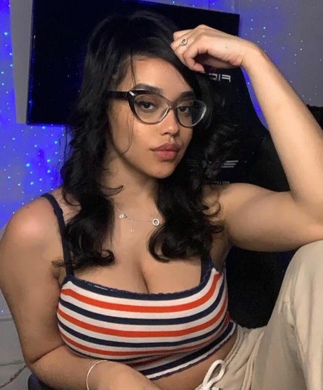 itsqueennovaa art model archive