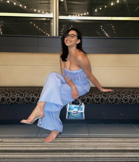 itsqueennovaa sexy model gallery