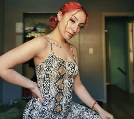 Fridaxitlalhic model adult images