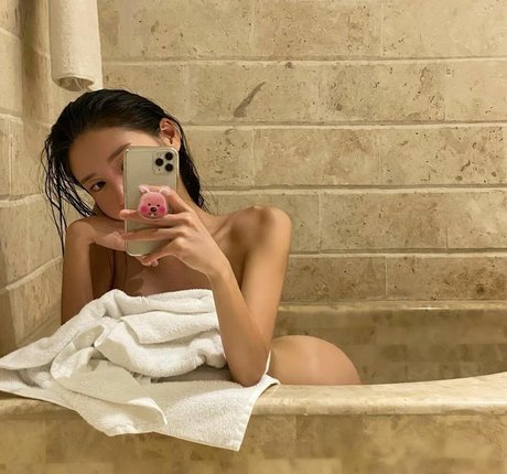 iCatzi model hot pic