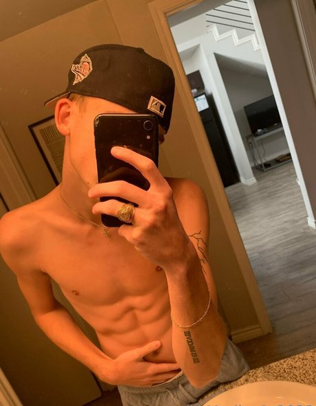 exclusivehuddy star hot picture