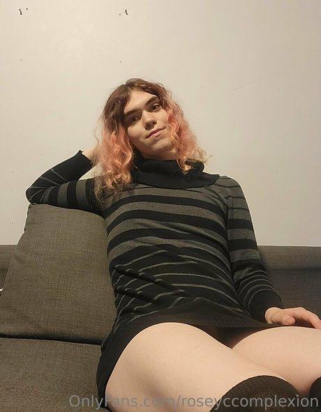 roseyccomplexion nice model pic