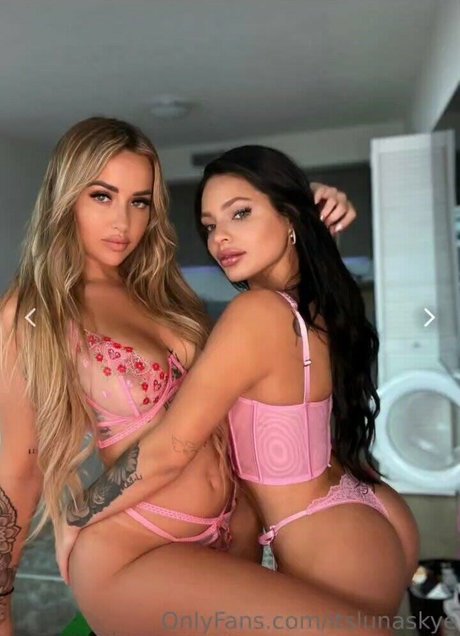 Itslunaskye pornstar naked images