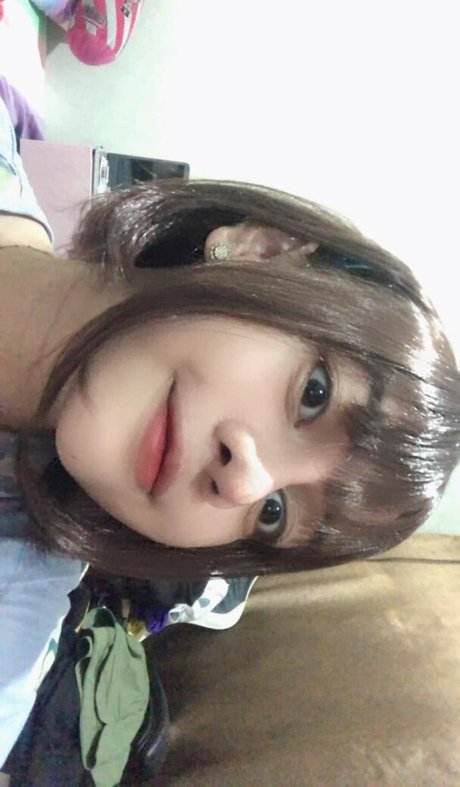 Violet Airis model hd pics