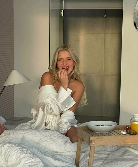 ainabarcons nudes star pictures