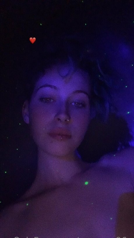 summer96o star nude img