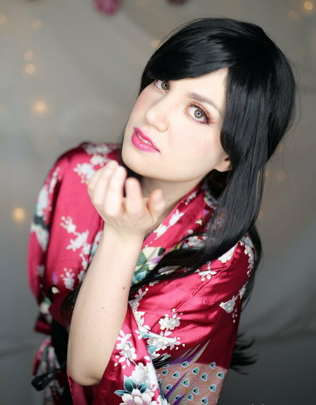 uwugirlaraara sexy actress pics