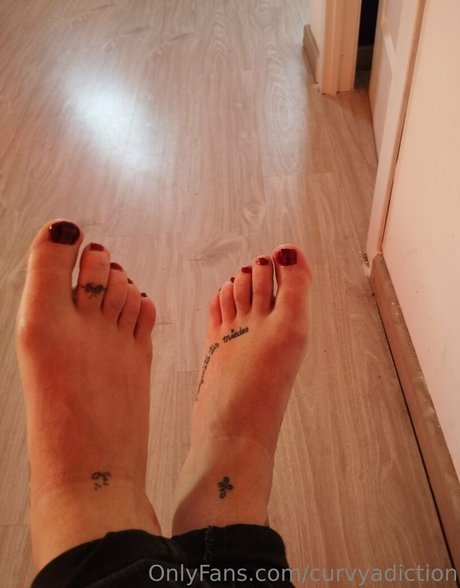 curvyadiction pretty actress image