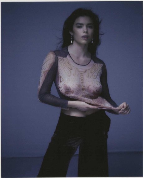 Lauren Searle model art photo