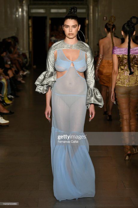 Lauren Searle pretty actress pictures