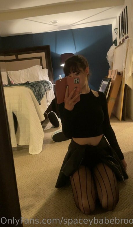 spaceybabebrooke sex model pics