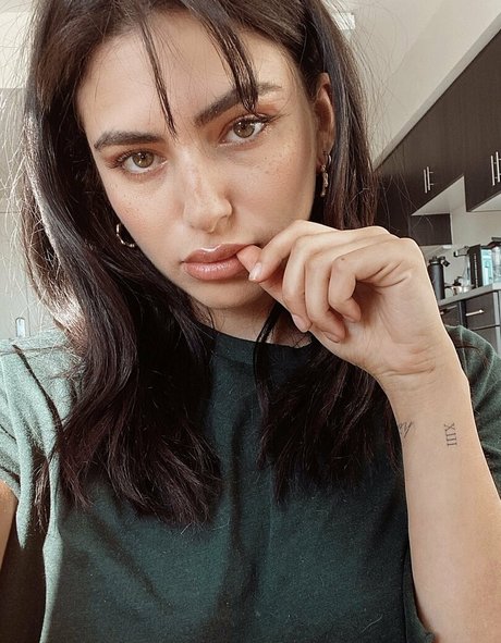 tashlove sexy pornstar pictures