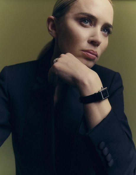 Emily Blunt sexy star image