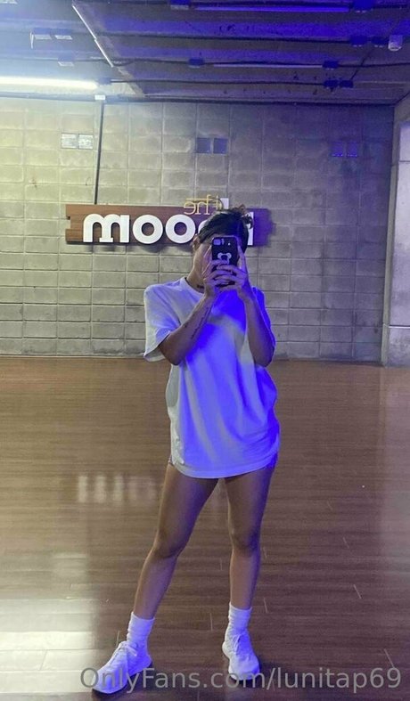 lunitap69 pretty model image