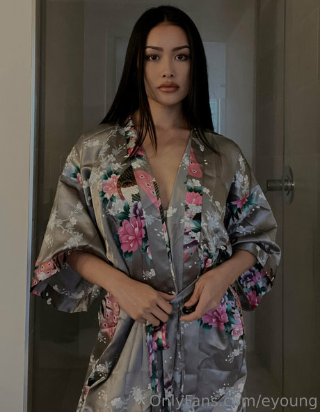 eyoung model hot images