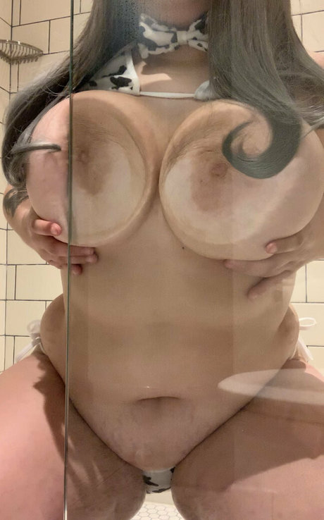 moyumie xxx star pics