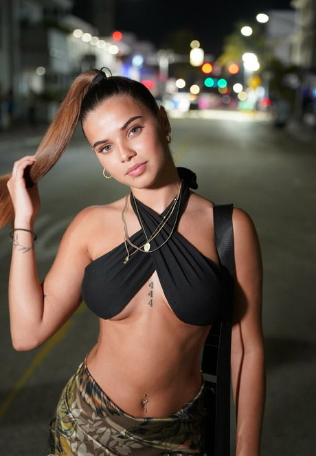 champagneemm model hot photo