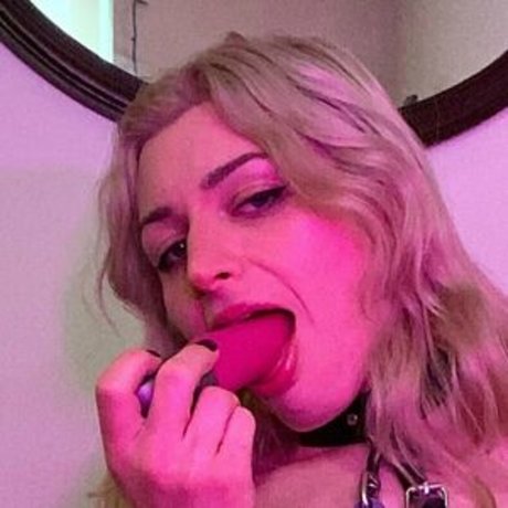 prettydeadinside model erotic photos