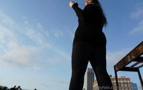 realgiantessa pretty pornstar photos