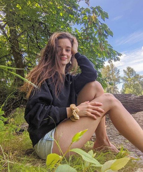 A Bit Rebecca high quality actress picture