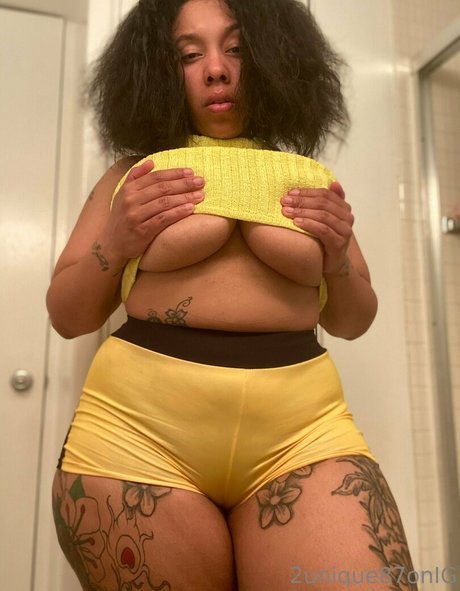 uniquesativa nude star pic