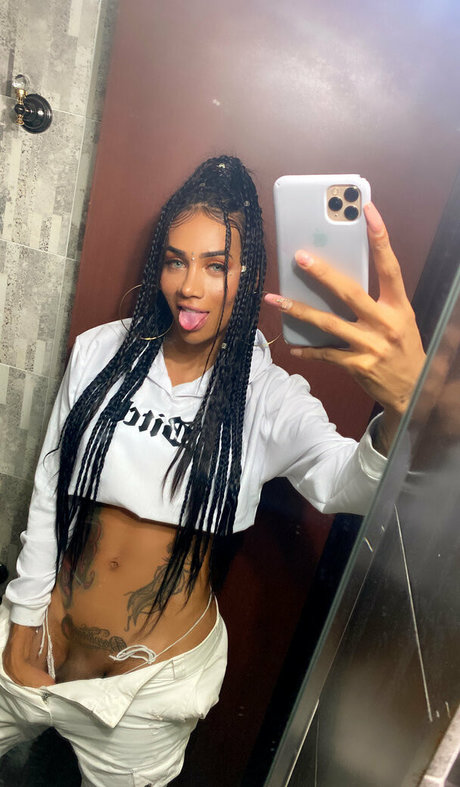 Laura Saenz Profile pic