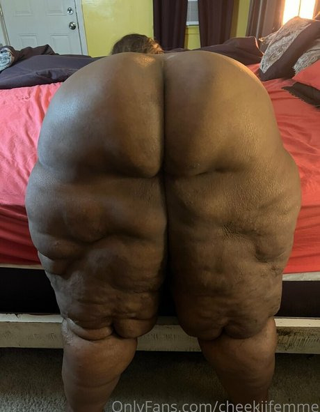 cheekiifemme nudes star pic