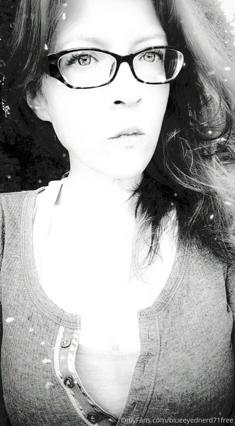 blueeyednerd71free model pornographic image