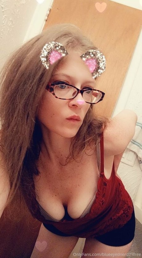 blueeyednerd71free hot model photo