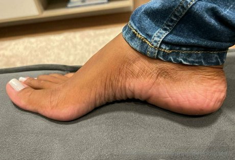 lauraazevedoqueen erotic actress photos