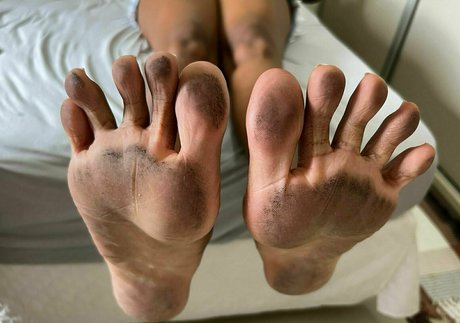 lauraazevedoqueen nude model photo