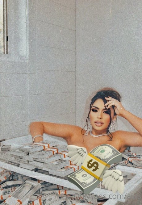 Alus nudes model image