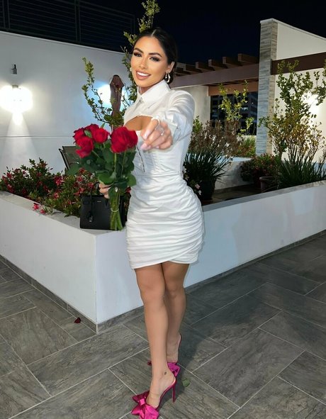 Alus pornographic star photos