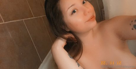 haileyyrae sexy actress images