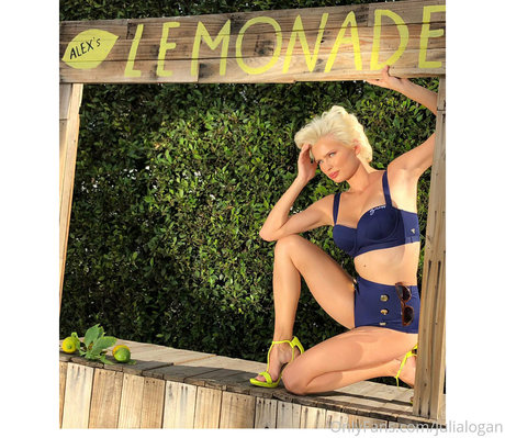 julialogan pornstar top photo