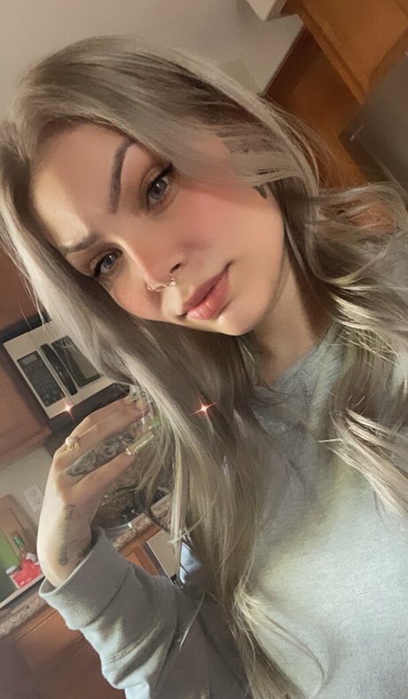 dab710queen exclusive model image