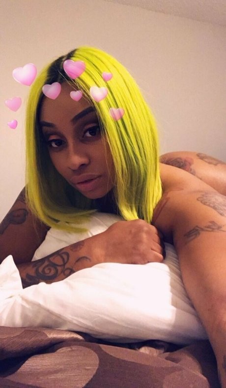 MonroeSweets pornstar photo