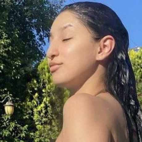 Valentinesdayy naked actress photo